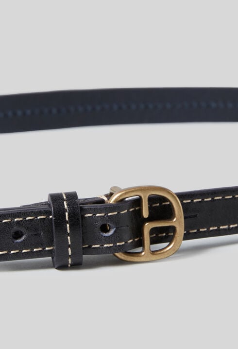 Contrasting leather belt