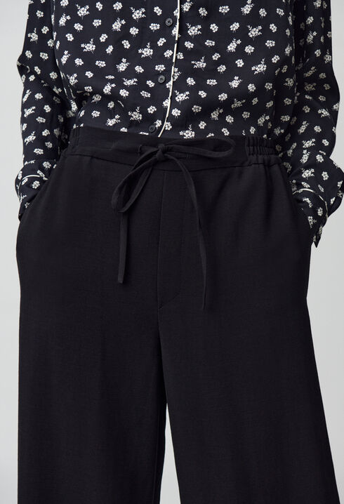 Elasticated fluid trousers