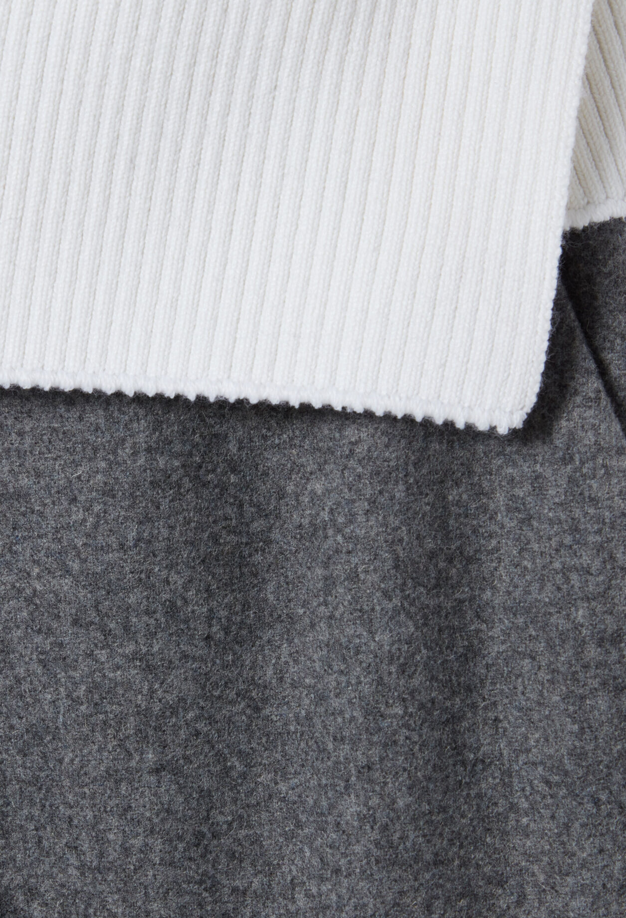Straight trousers contrast belt