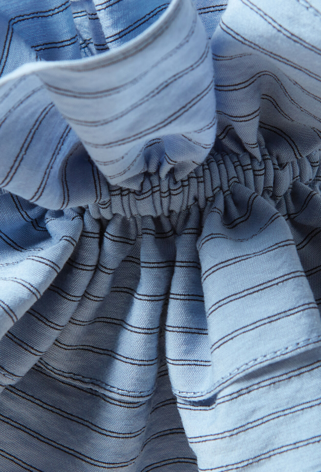 Shirt-effect ruched cuffs