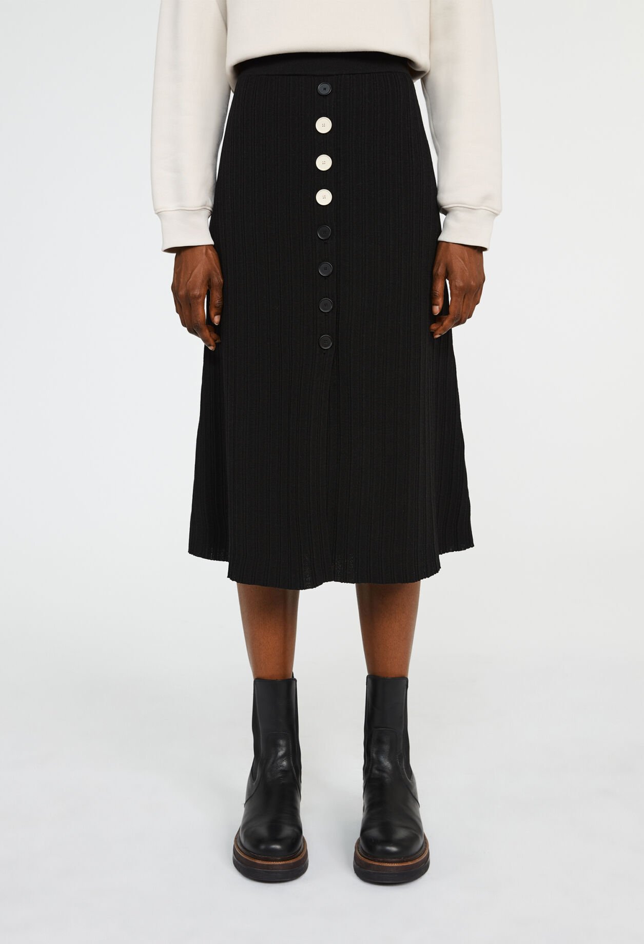 Long knitted skirt