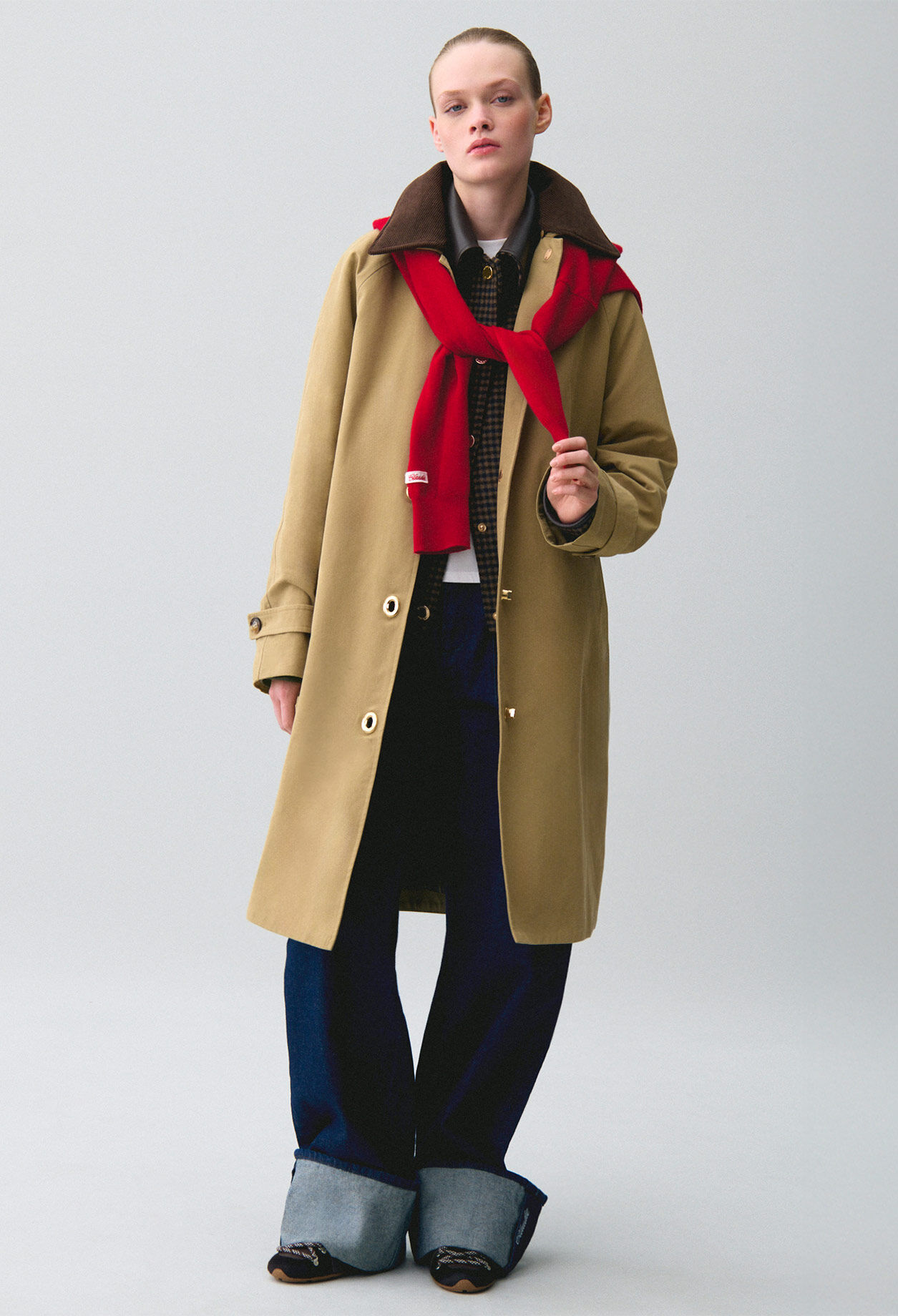 Removable velvet collar trench