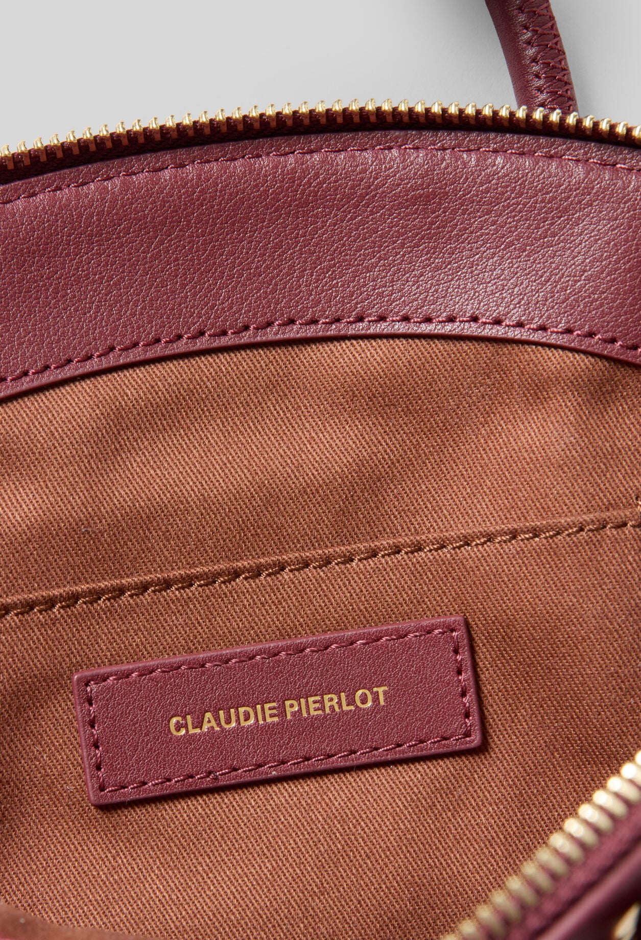 Smooth leather bag with gold rings