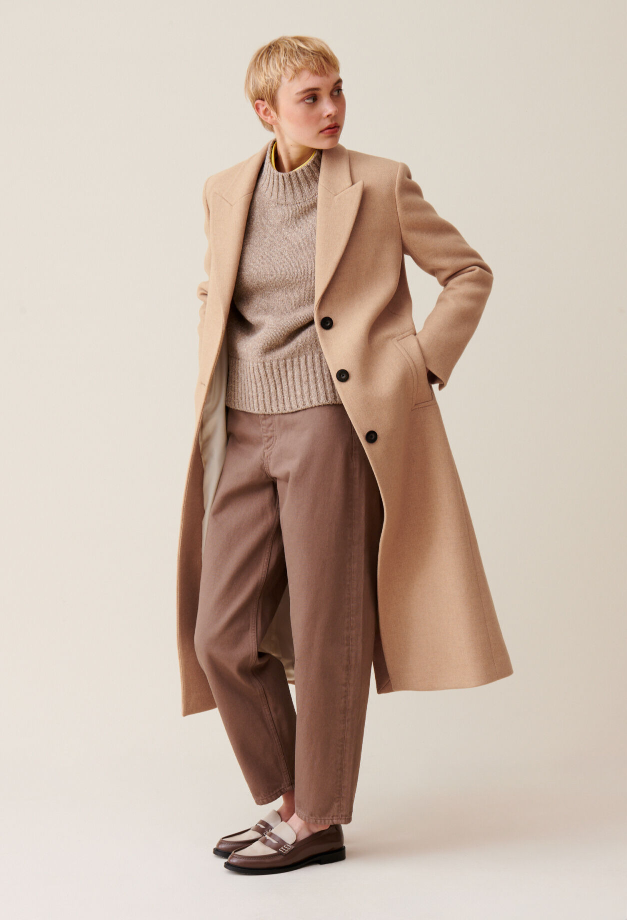 Mid-length straight coat