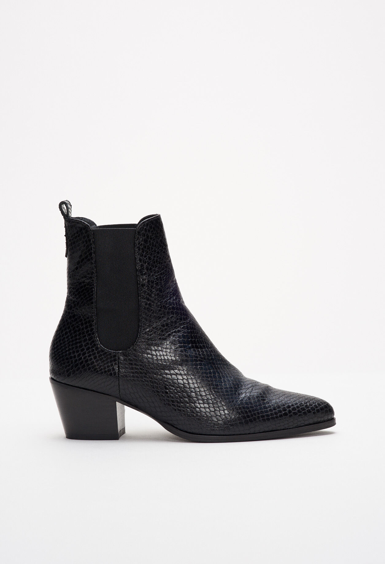 Heeled boots