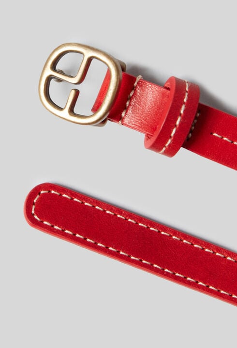 Contrasting leather belt