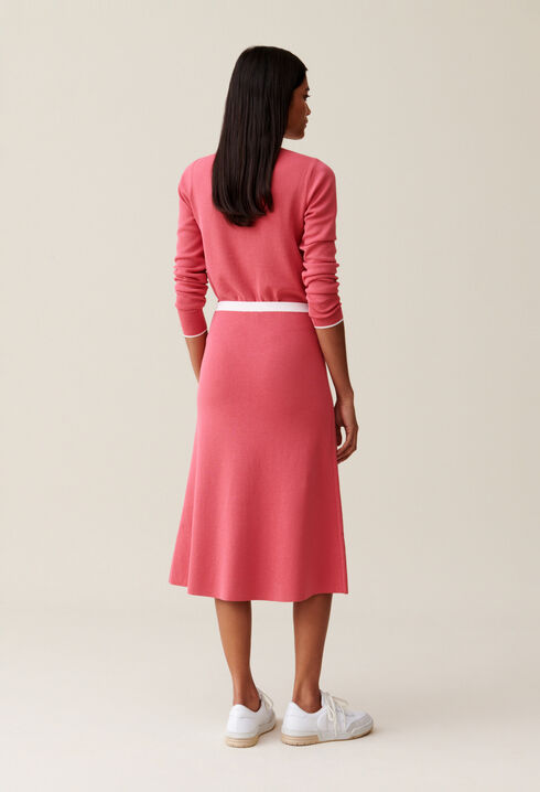 Mid-length knit skirt