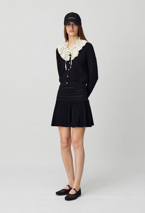 Short fine-knit skirt