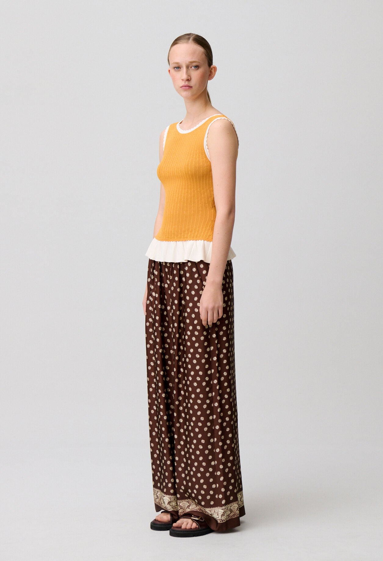 Round neck knit top