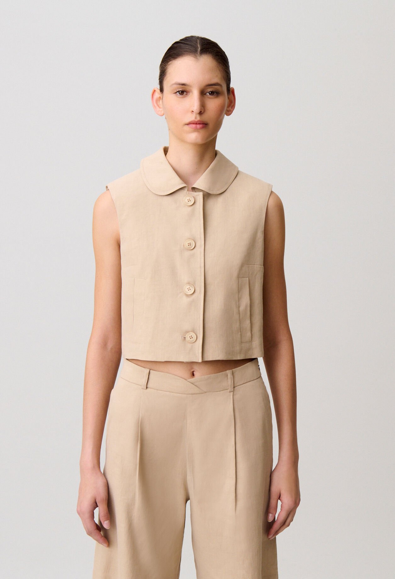 Short tailored linen jacket