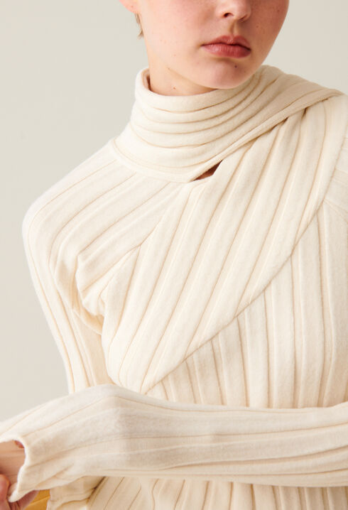 Long knitted dress with tie scarf