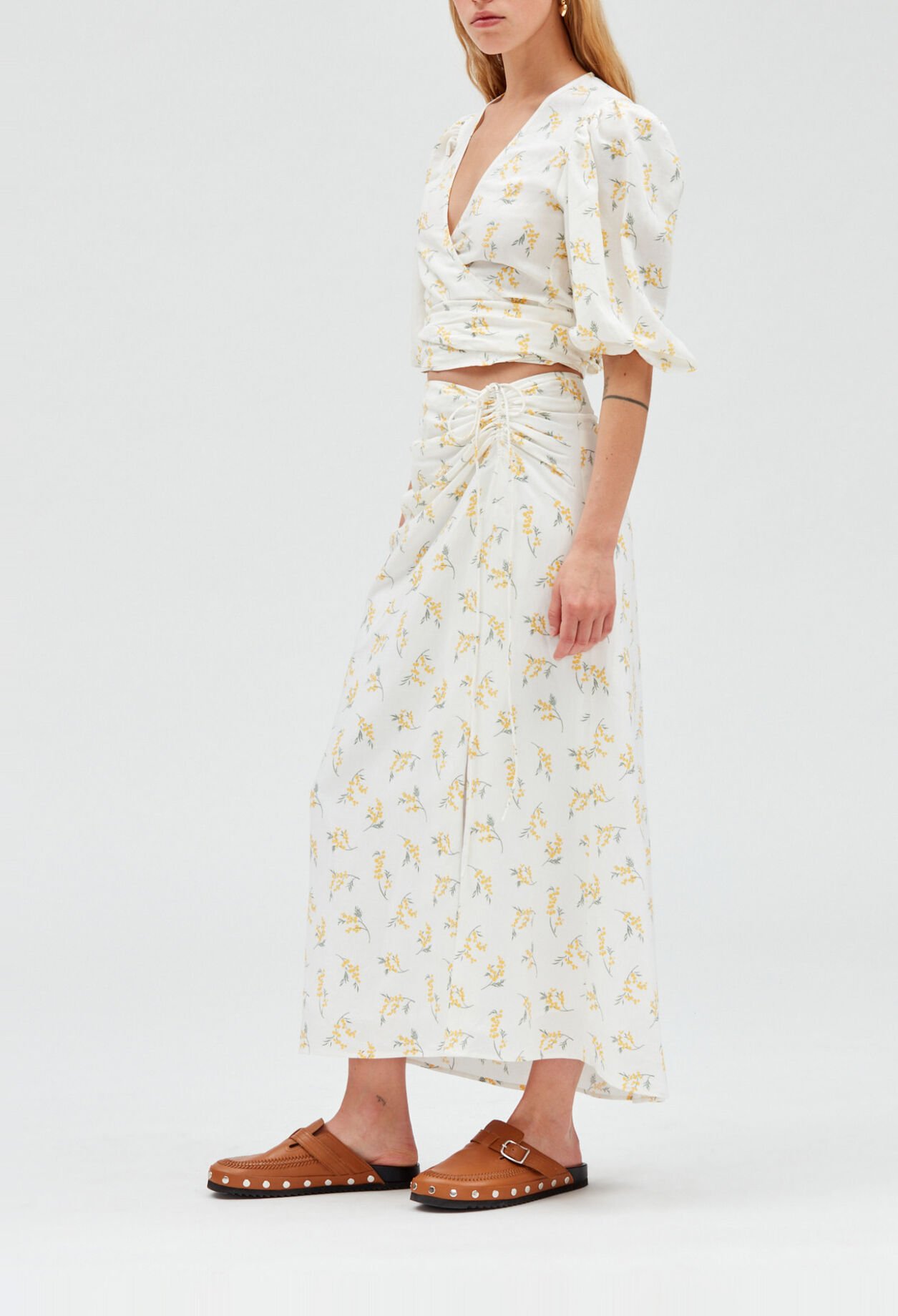 Short mimosa skirt with slit