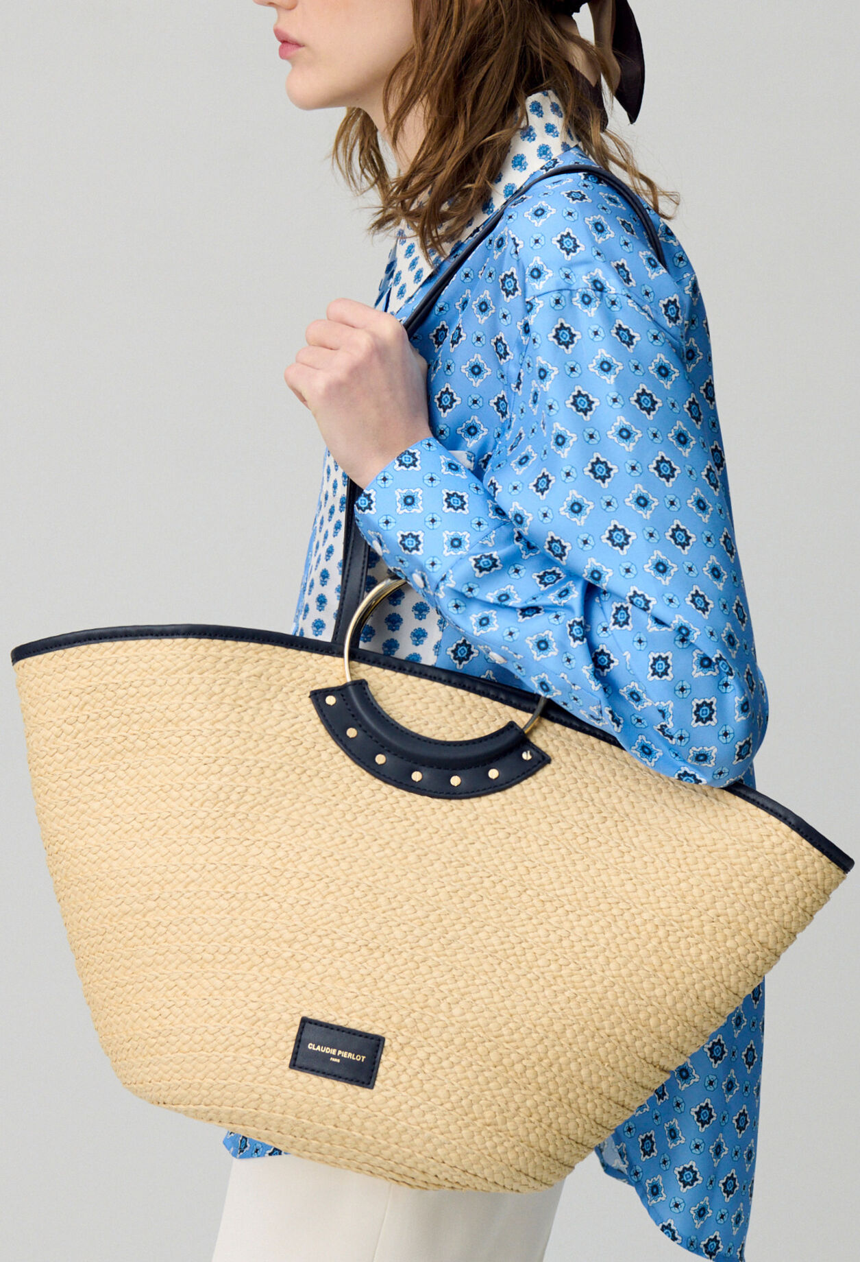 Braided raffia basket with handles
