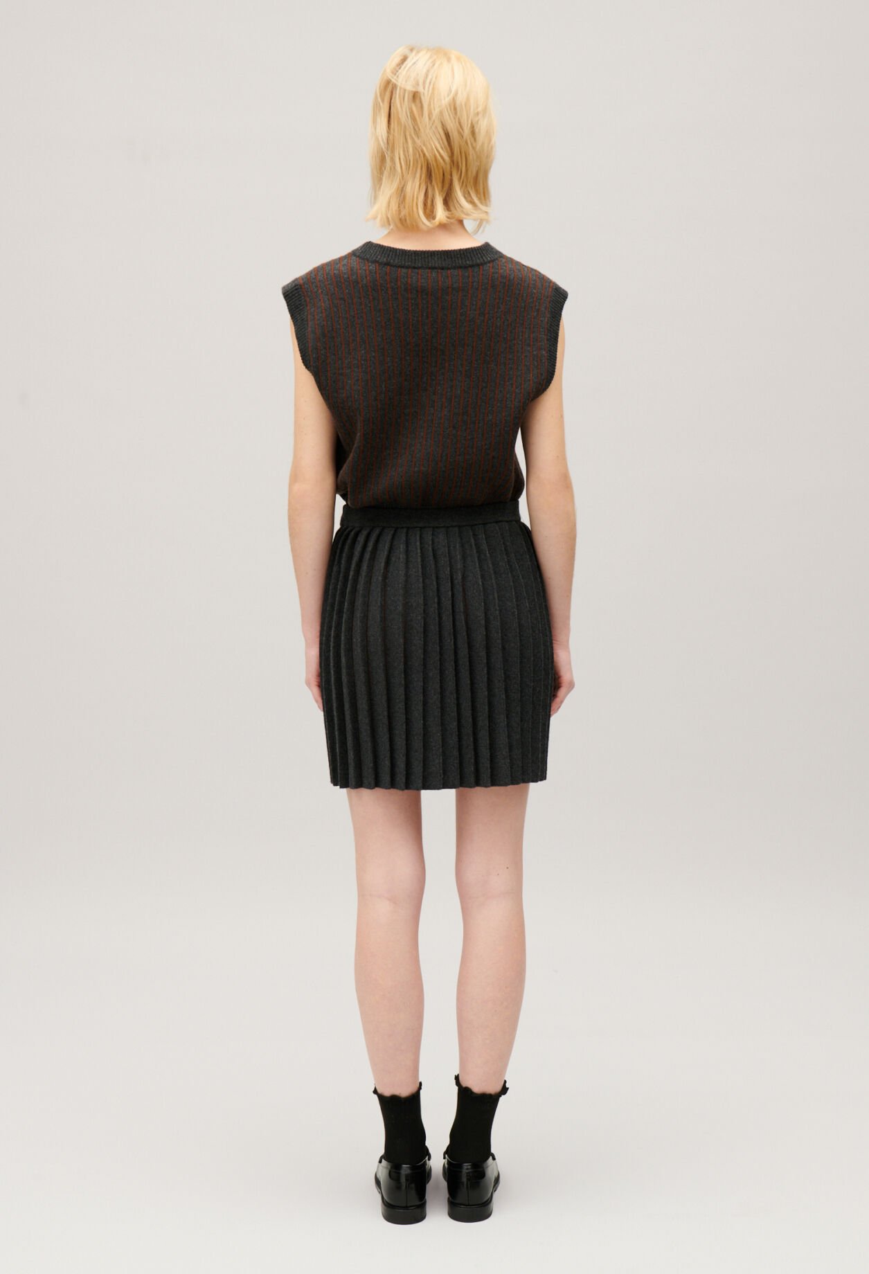 Marled grey pleated short skirt