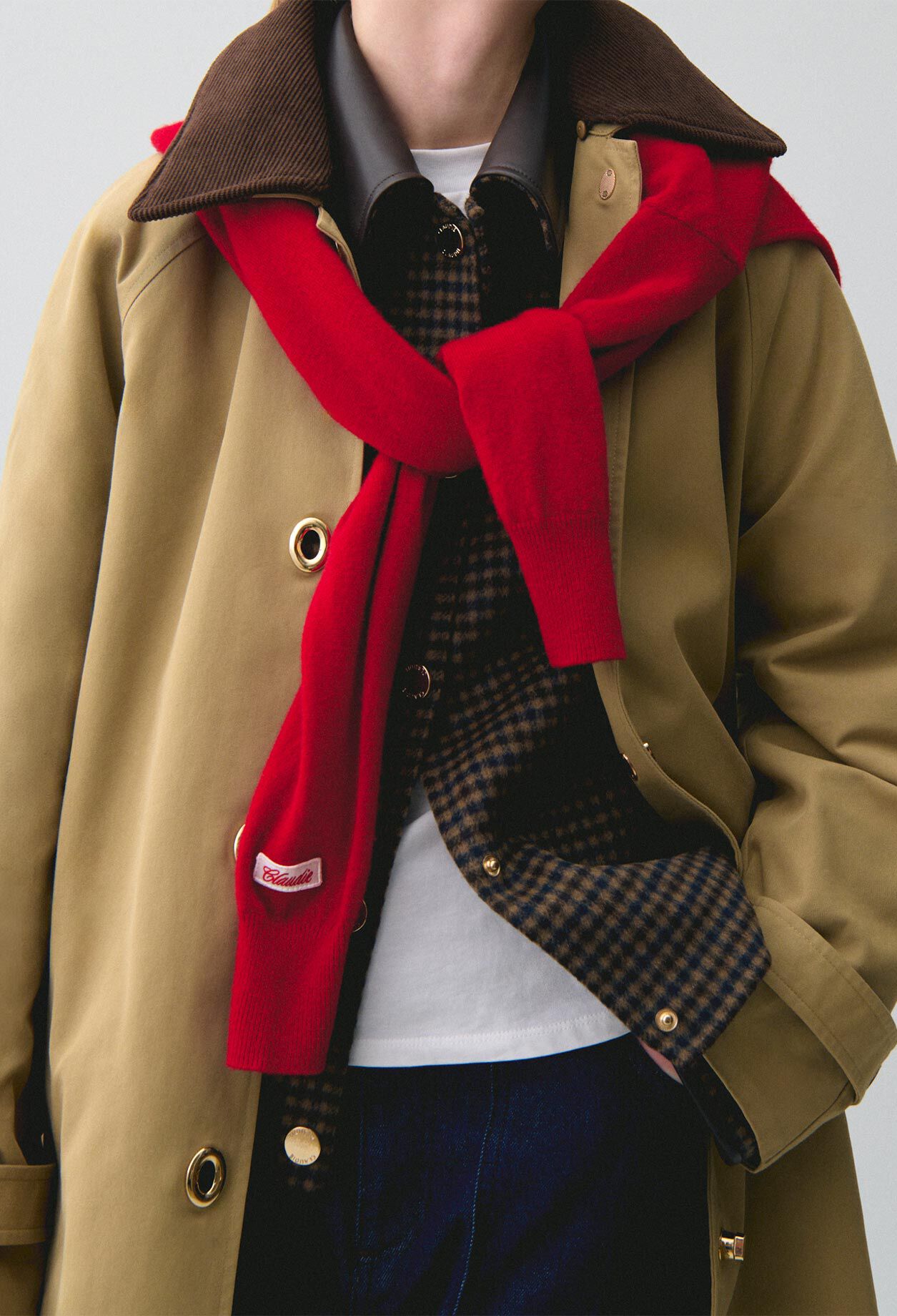 Removable velvet collar trench