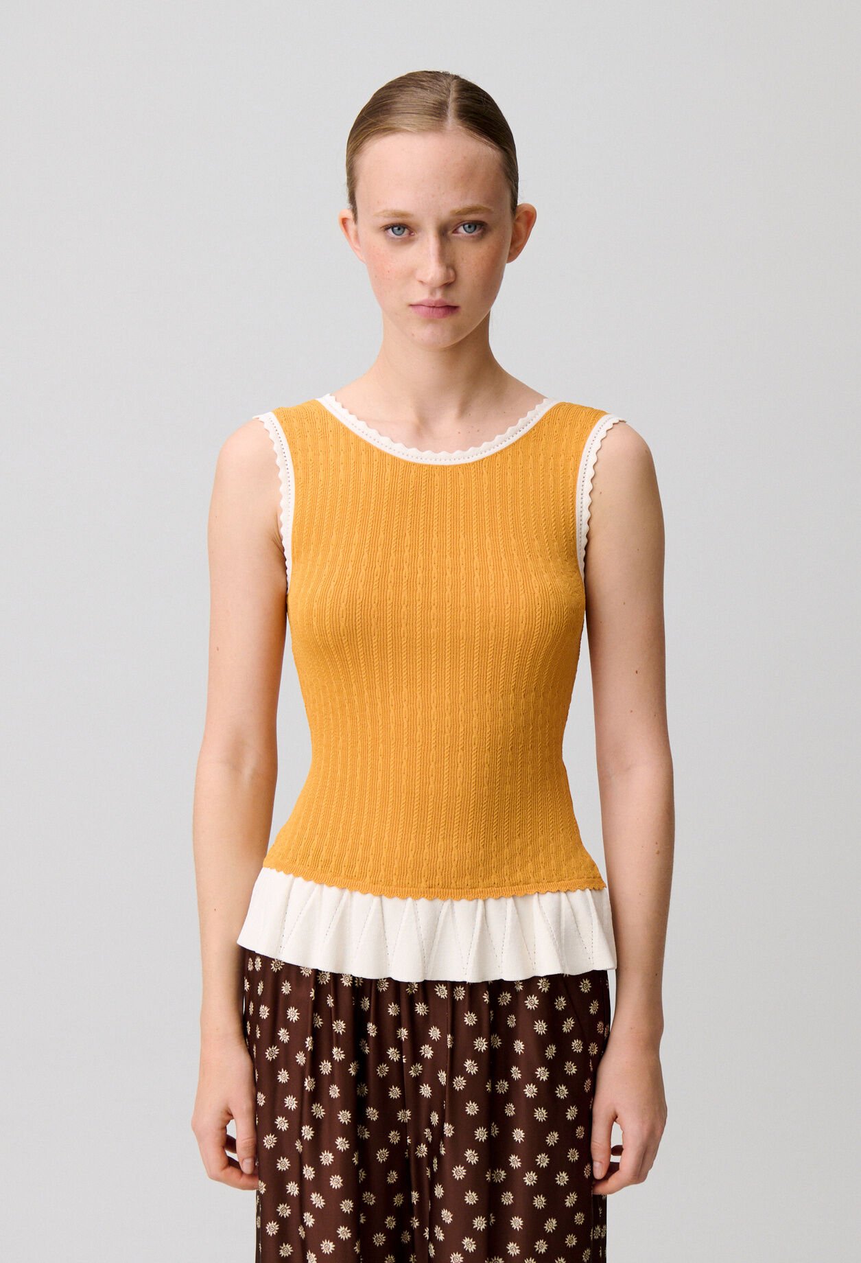 Round neck knit top