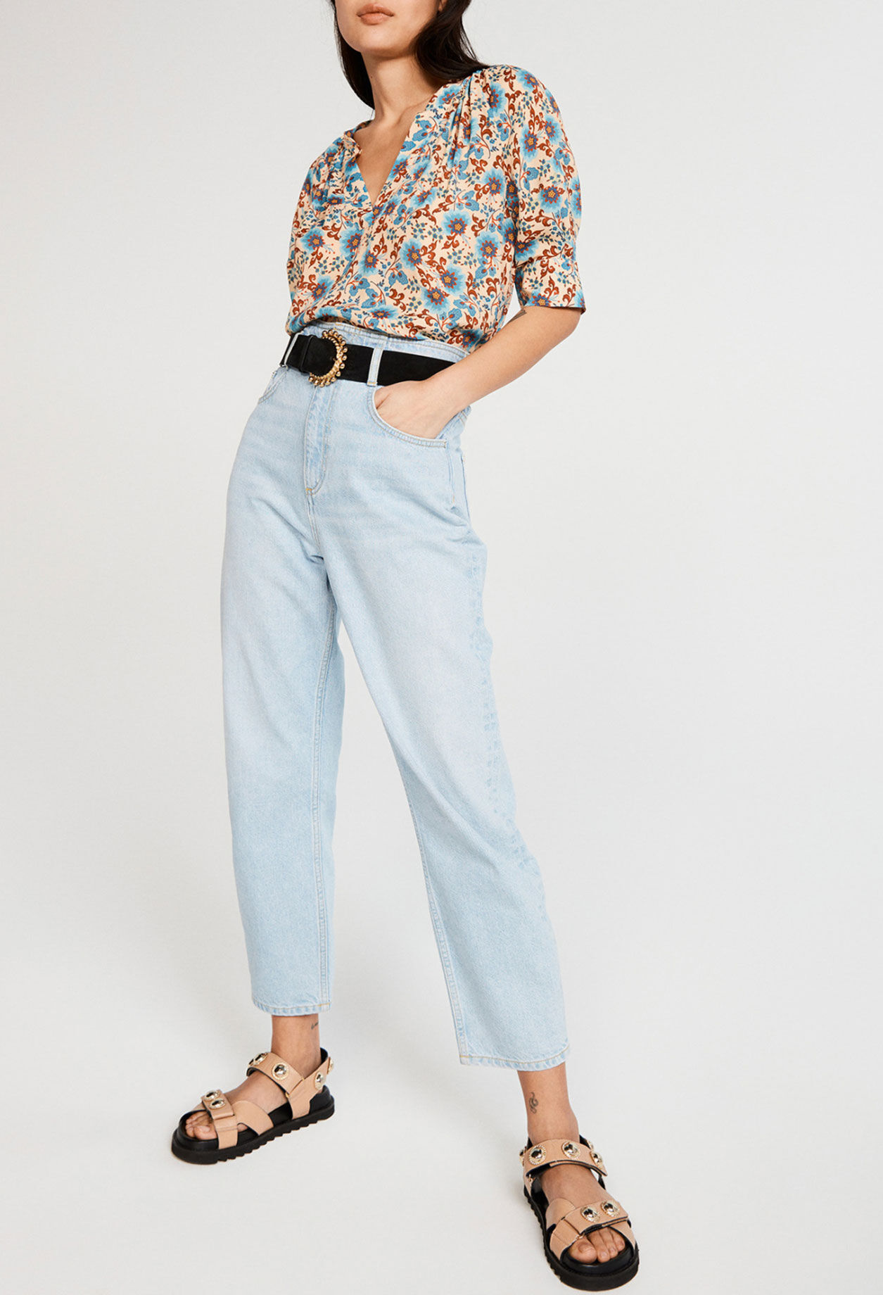 Short-sleeved blouse