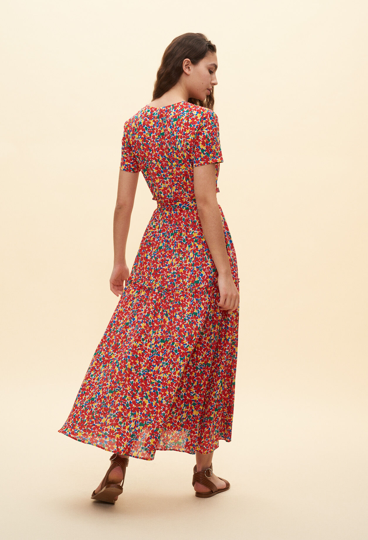 Flowery dress with gathered fabric