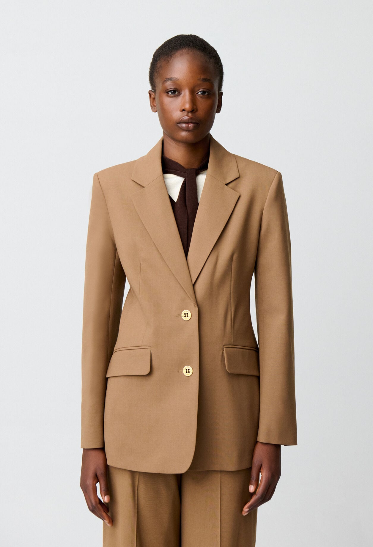 Fitted suit jacket