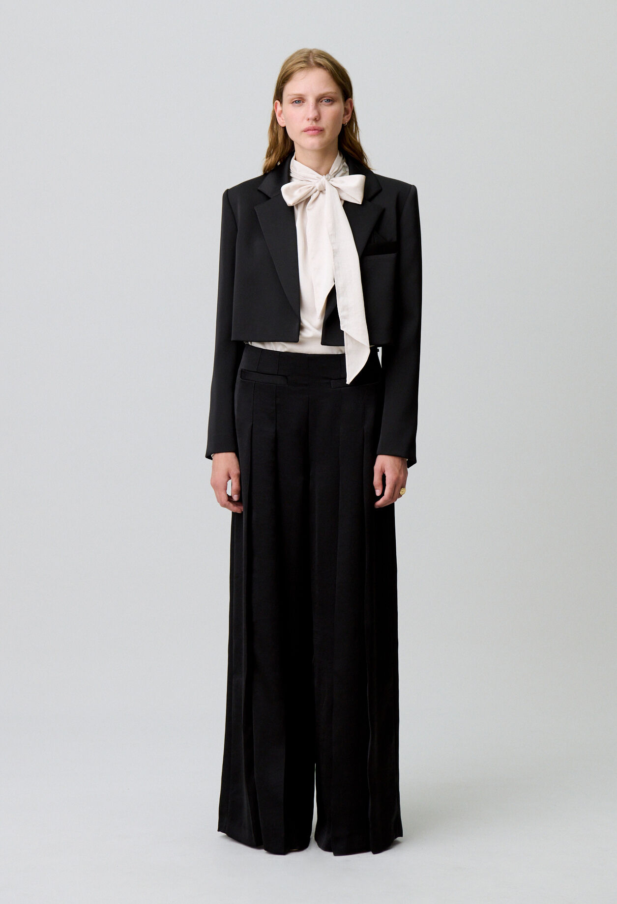 Pleated wide-leg trousers