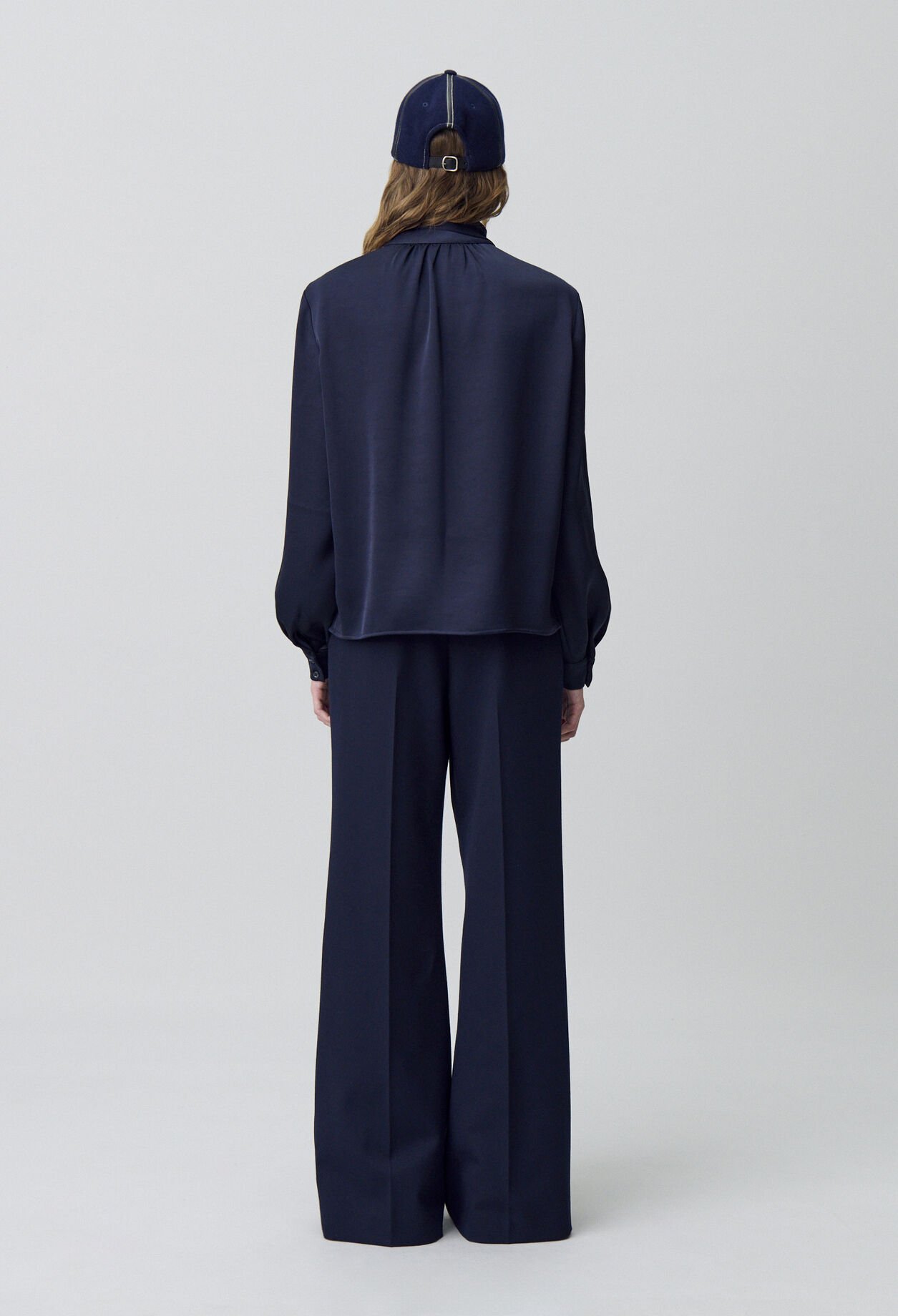 Flowy blouse with lavallière collar
