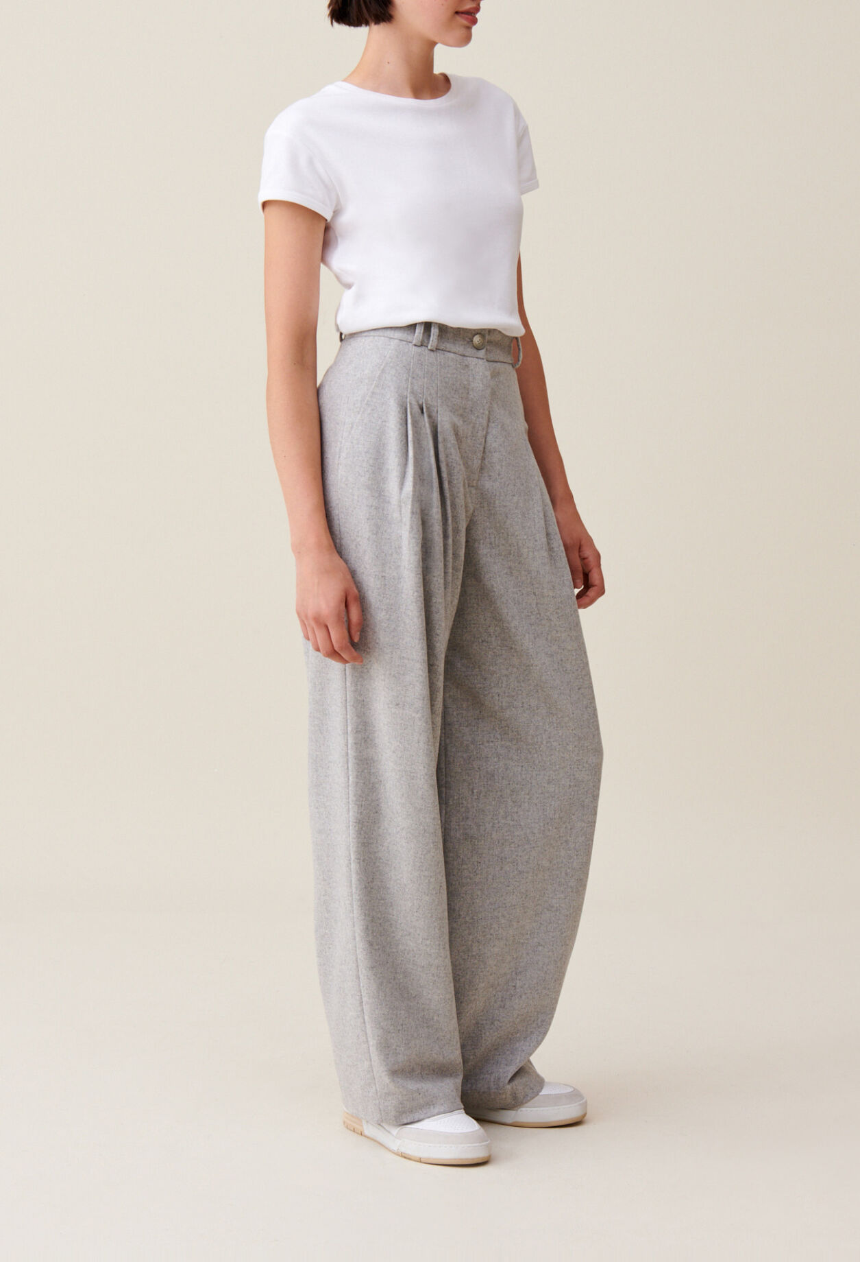 Light grey wide-knit trousers