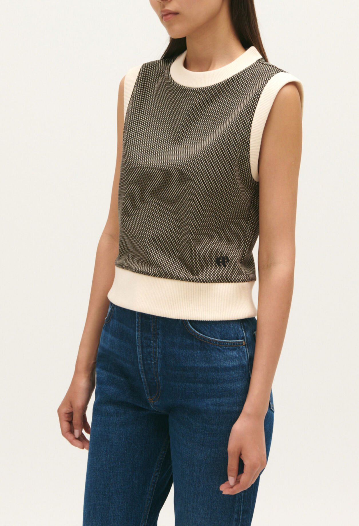 Chocolate sleeveless jumper
