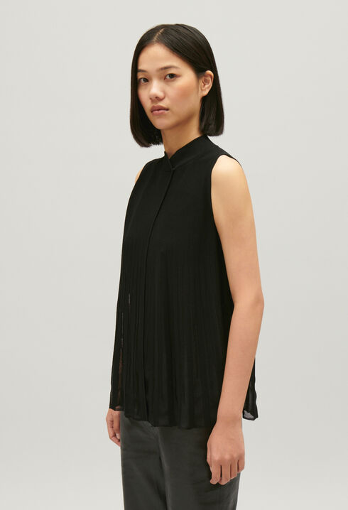 Sleeveless, floaty top