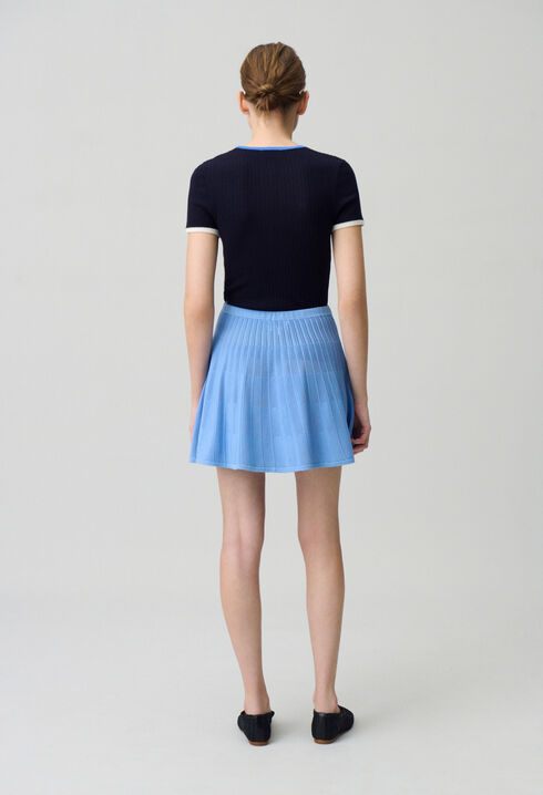 Short knit skirt