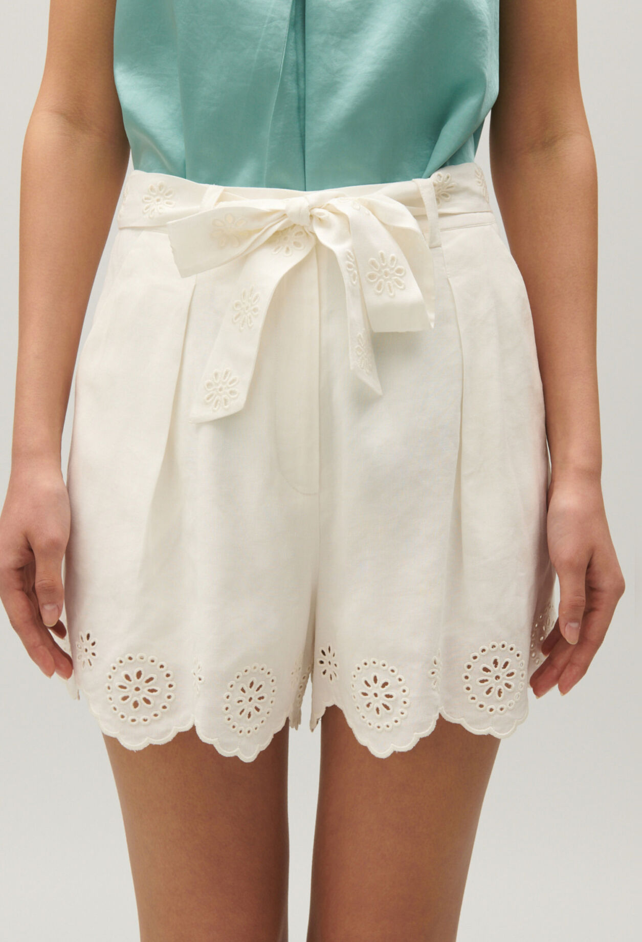 Ecru broderie high-waisted shorts