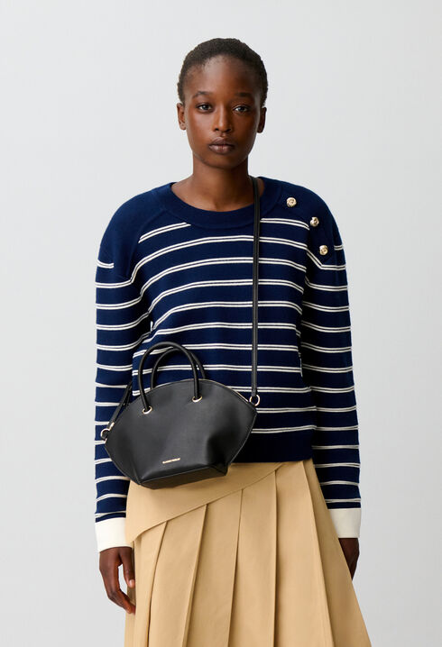 Smooth leather bag with gold rings