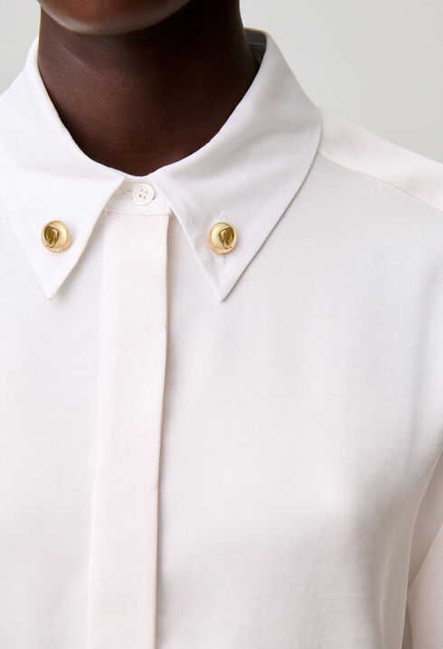 Shirt with collar details