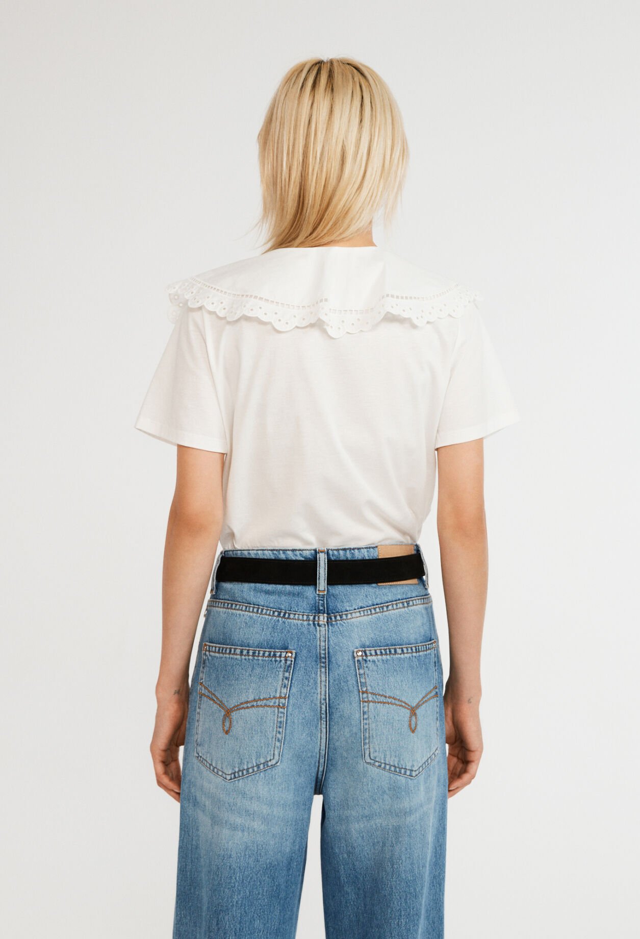 T-shirt with collar