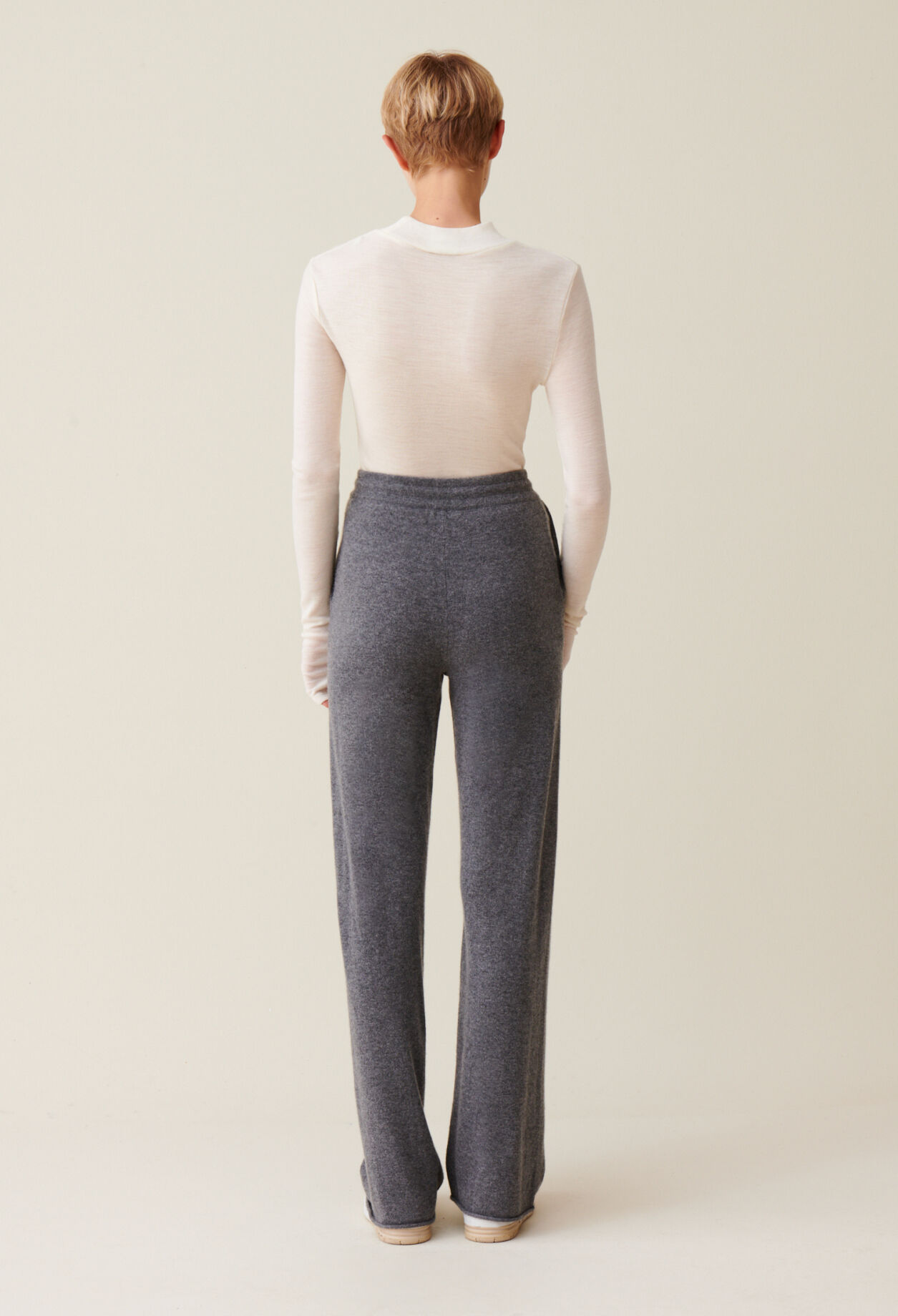 Fluid grey cashmere trousers