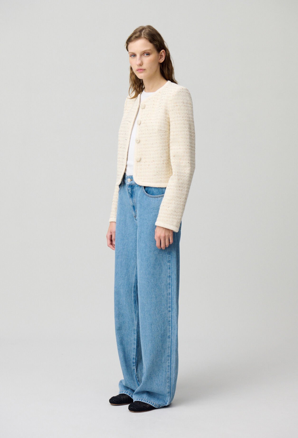 Buttoned short tweed jacket