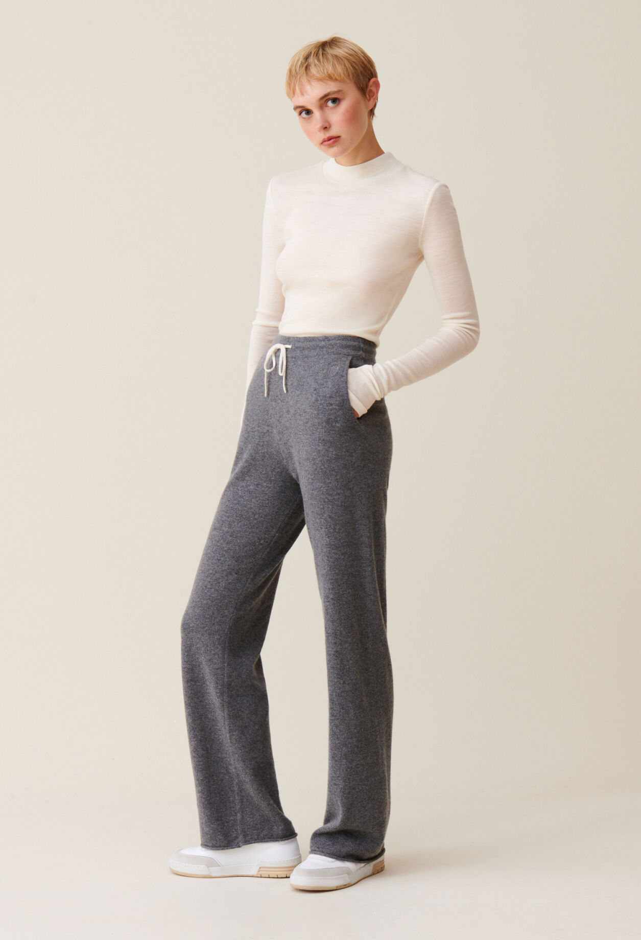 Fluid grey cashmere trousers