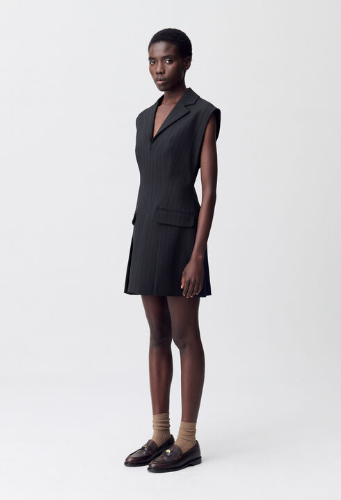 Short fitted pleated dress
