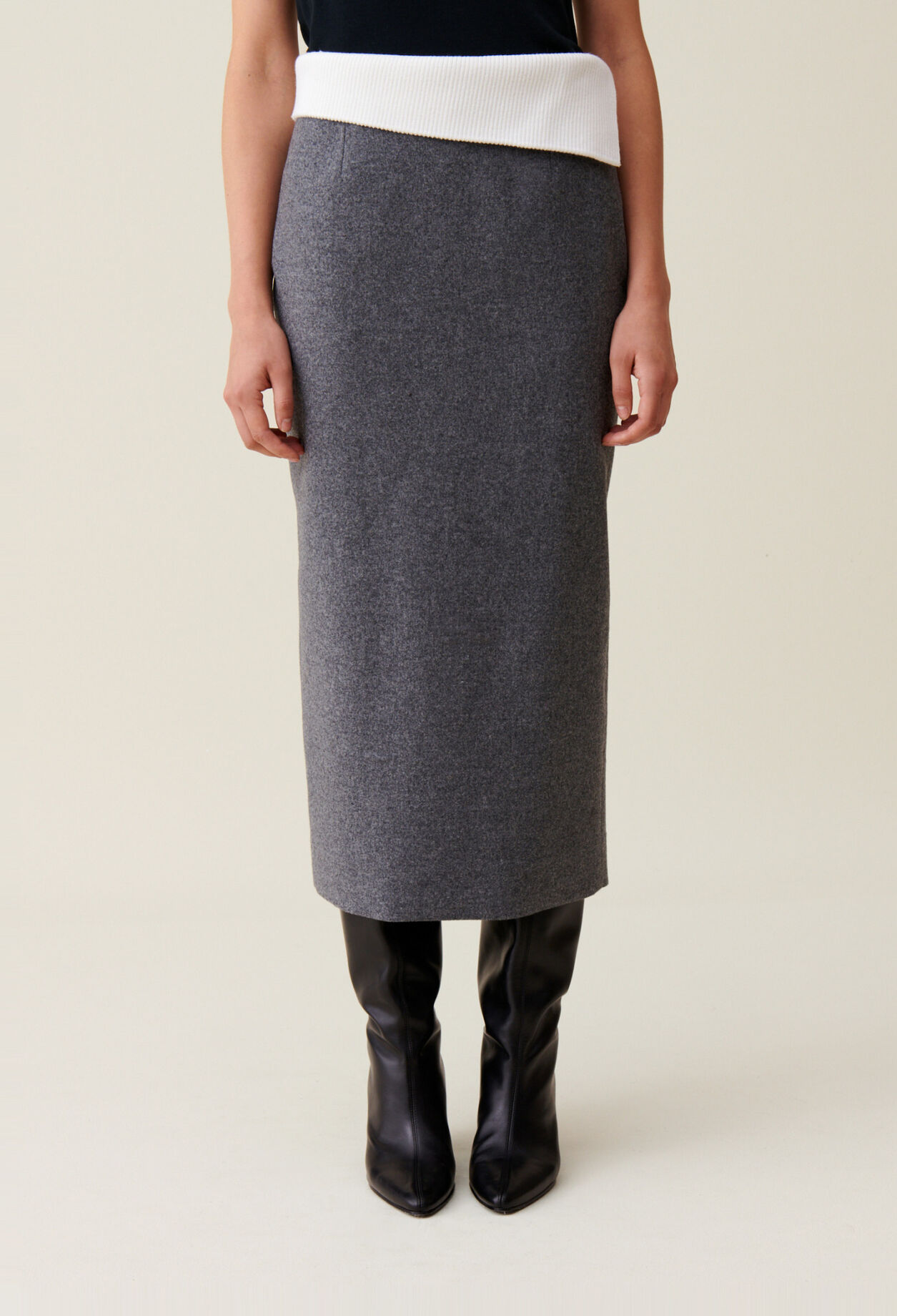 Grey pencil skirt