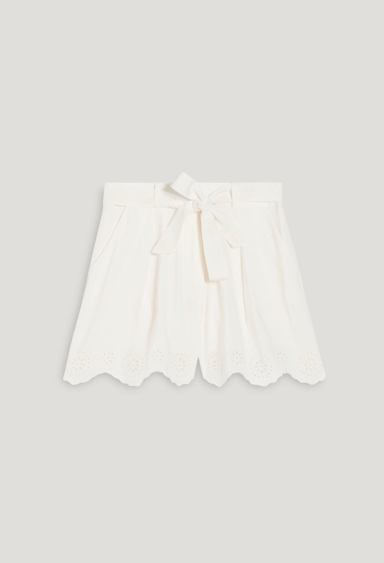 Ecru broderie high-waisted shorts