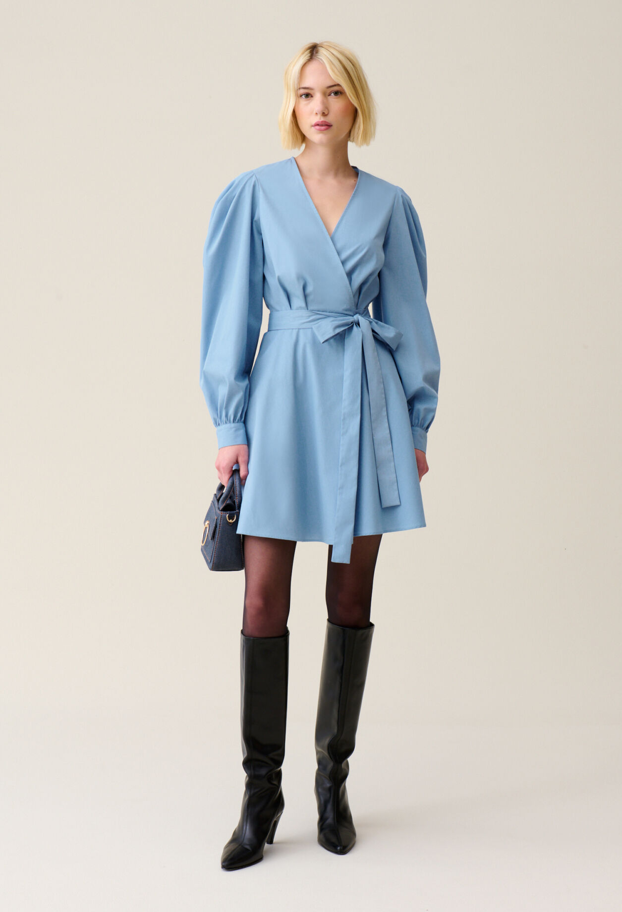 Blue short dress with puff sleeves