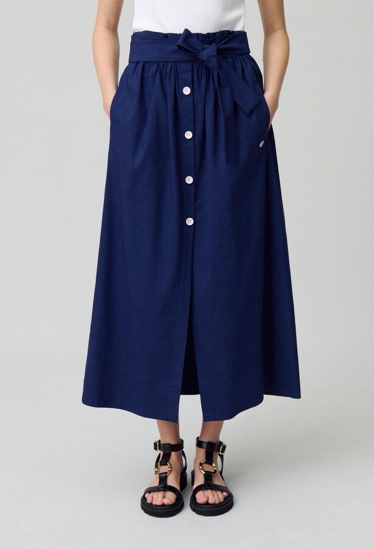 Midi skirt with buttons