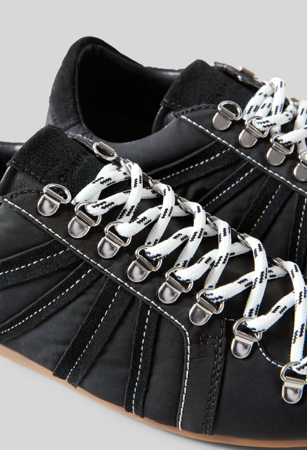 Swing metallic trainers