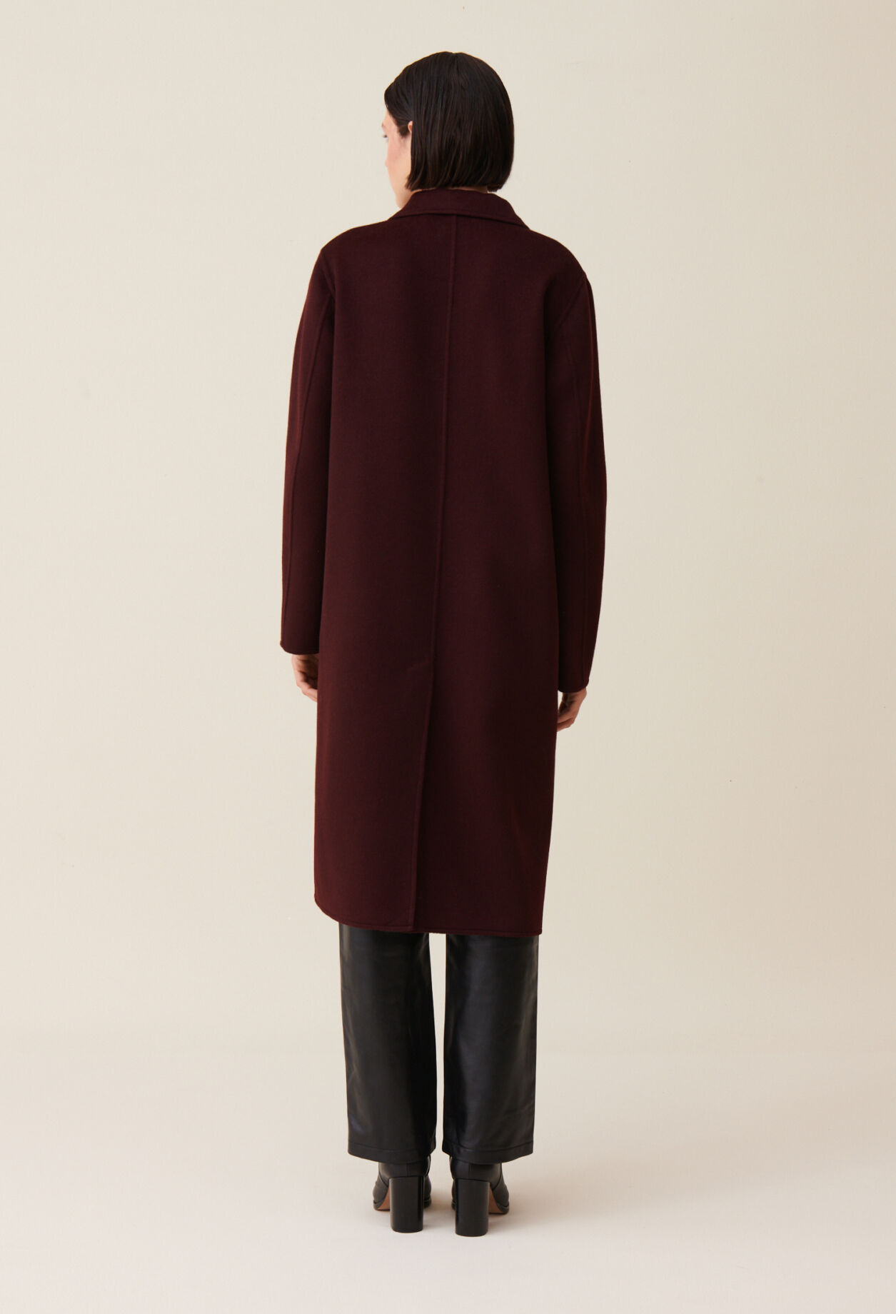 Long straight Bordeaux coat