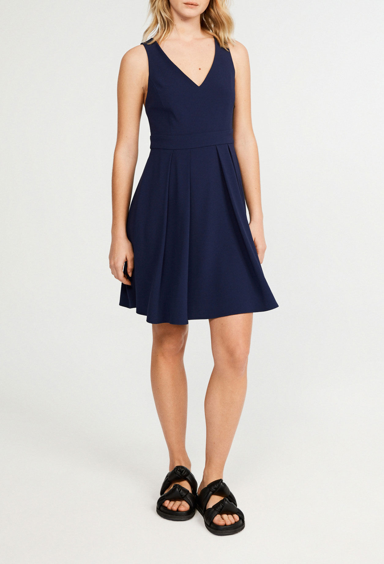 Short sleeveless dress