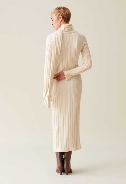 Long knitted dress with tie scarf