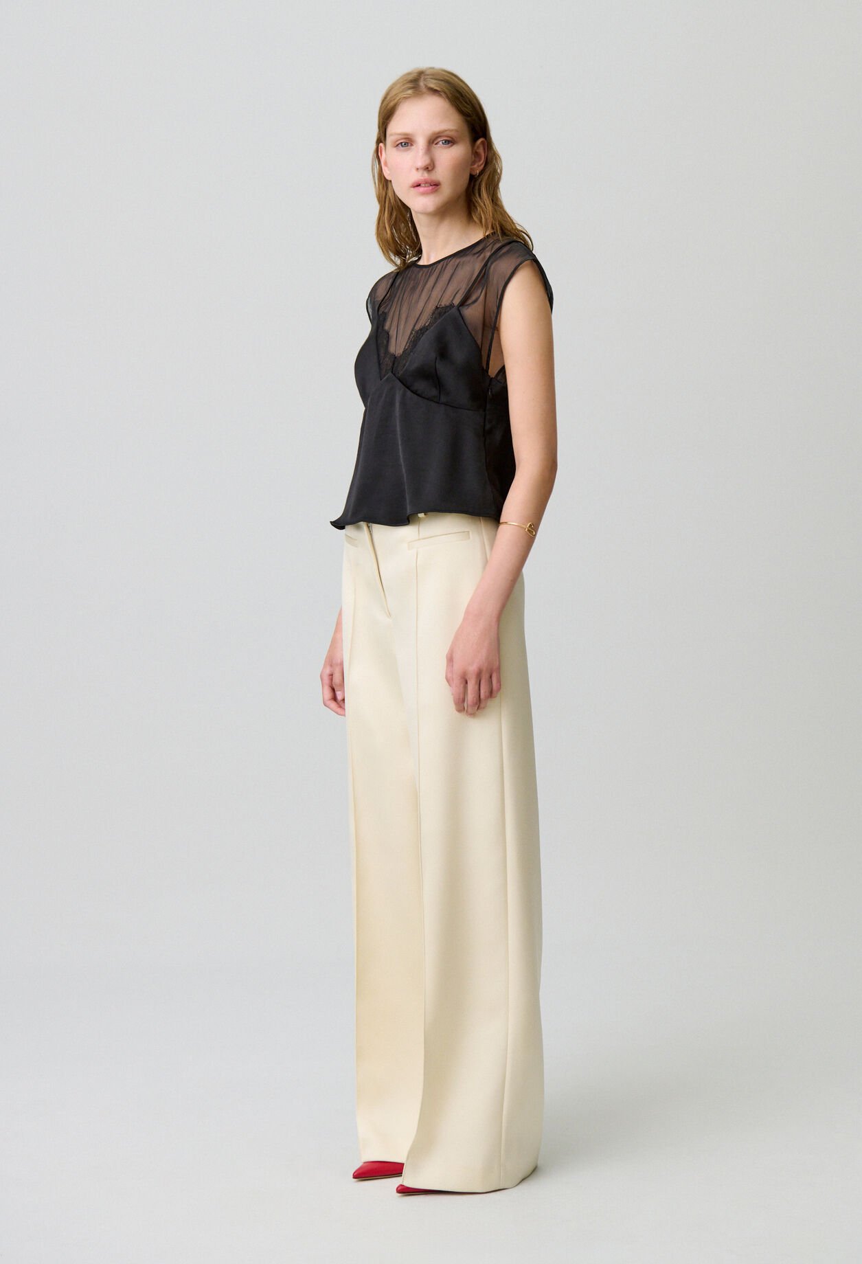 Fluid top with lace details