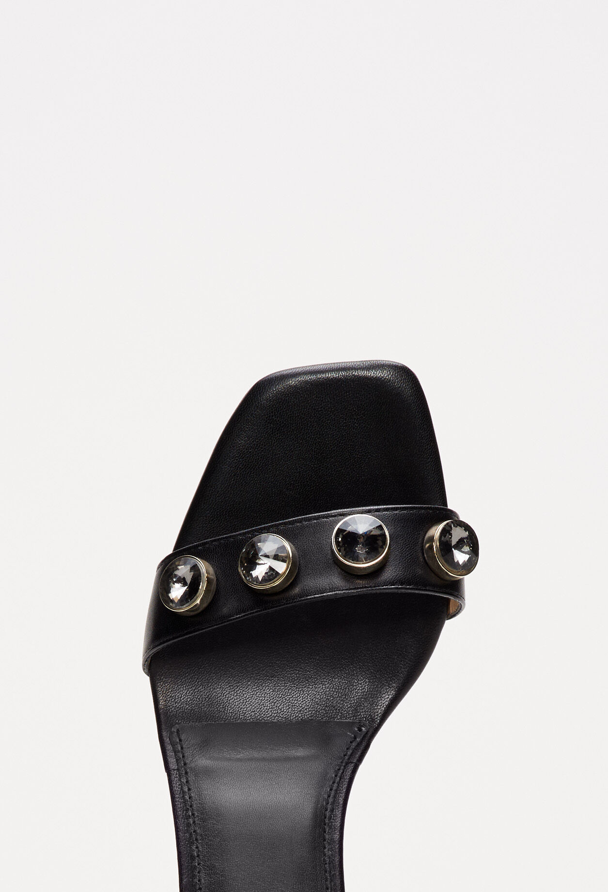 Summer sandals with square heels