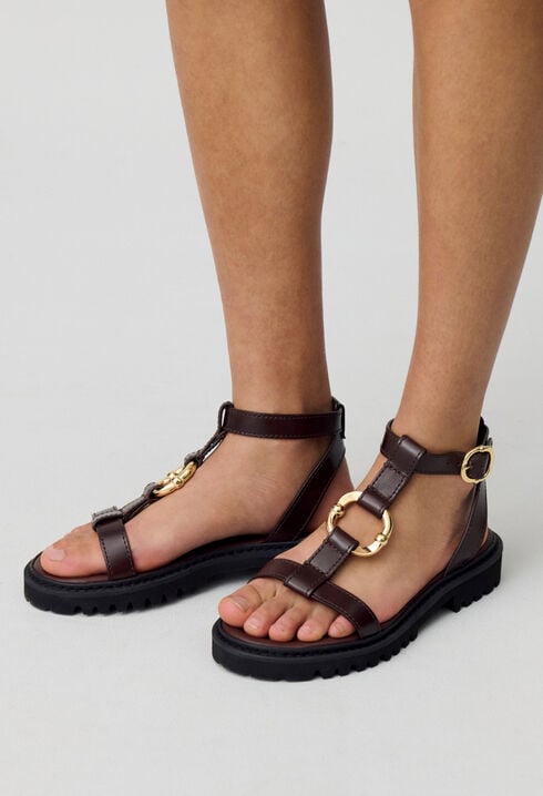 Leather sandals gold ring