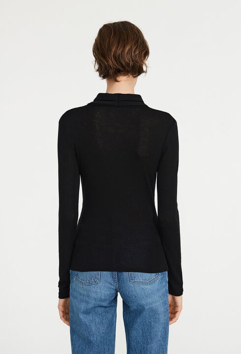 Top with crisscross collar