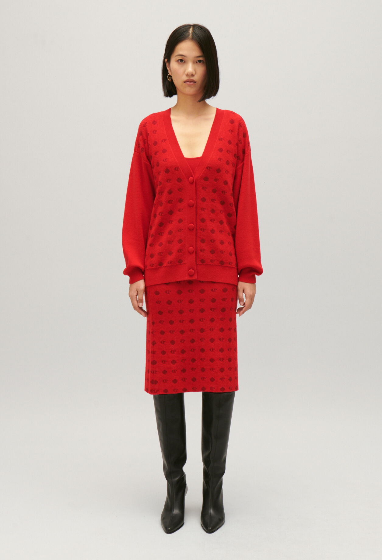 Mid-length red knit skirt